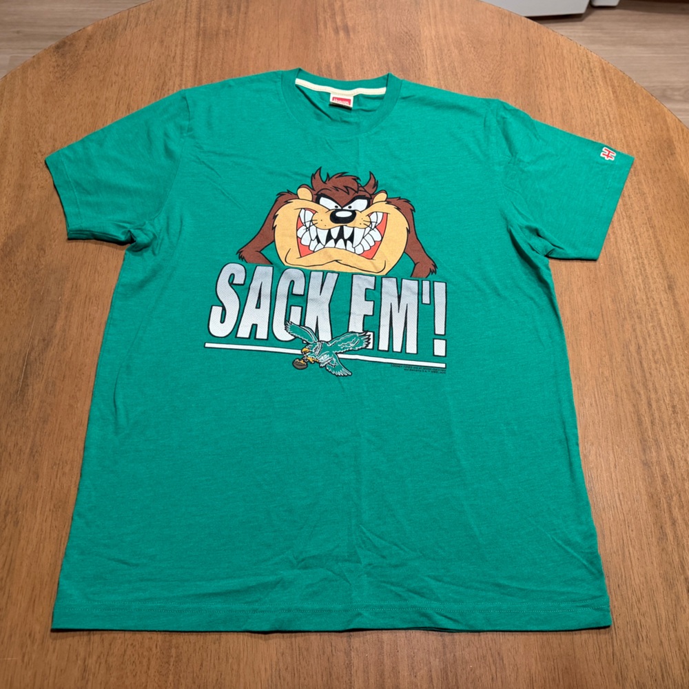 Homage x Looney tunes Eagles tshirt